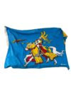 Blaue Stoffflagge, auf der ein Ritter auf einem weißen Pferd zu sehen ist.