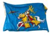Blaue Stoffflagge, auf der ein Ritter auf einem weißen Pferd zu sehen ist.