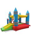 Bunte Hüpfburg mit vier Türmen an den Ecken und Bällebad, sowie Rutsche